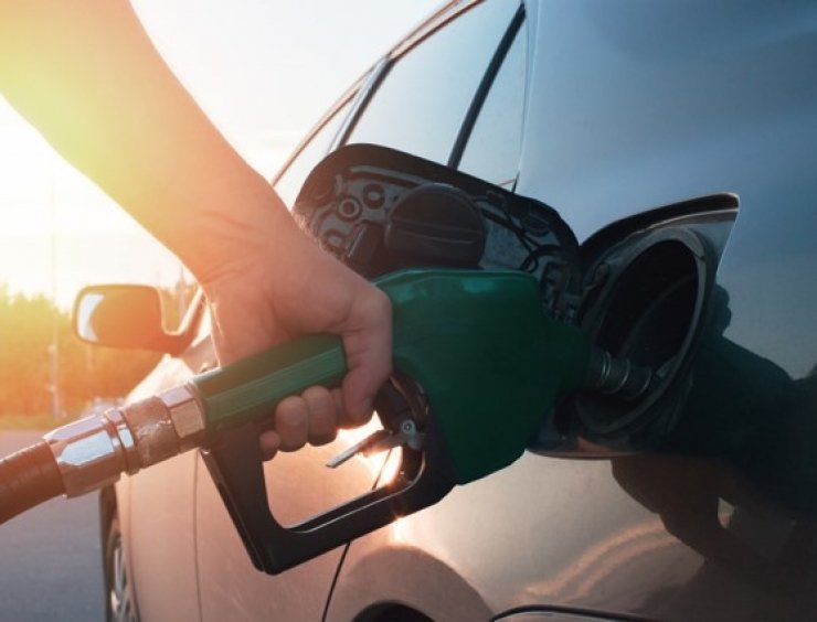 profiteer van de daling van de brandstofprijzen